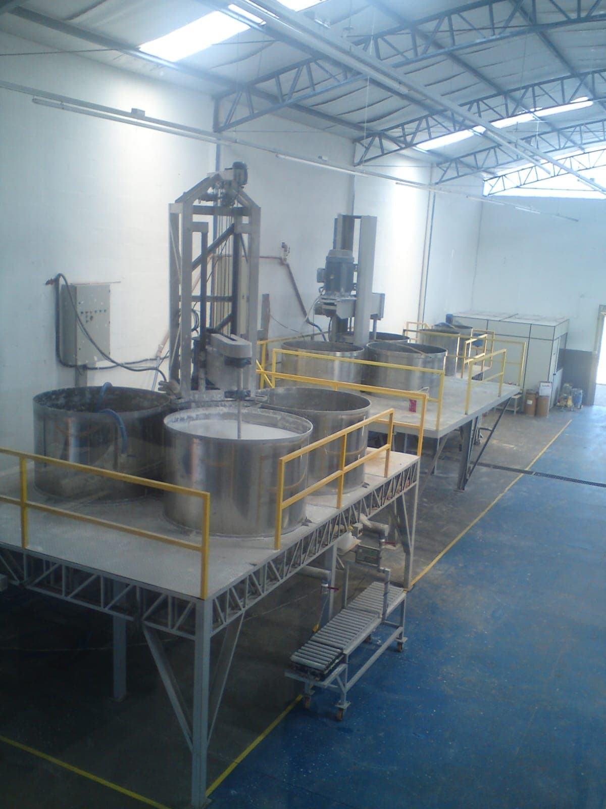 Maquinário da fábrica Manforth Tintas no Polo Empresarial de Campo Grande